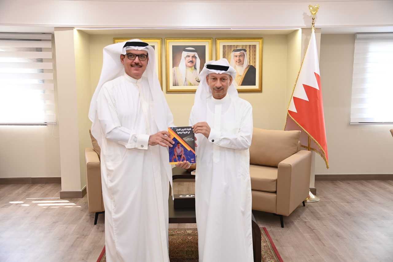 محافظ الشمالية يستقبل البروفيسور فيصل الملا ويشيد بإصداره كتاب كفايات التدريس الفعّال في التربية الرياضية<